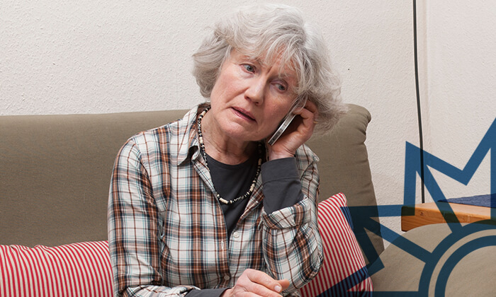 Alte Dame am Telefon ist nicht sicher, wer dran ist. Ist es wirklich ihr Enkel?