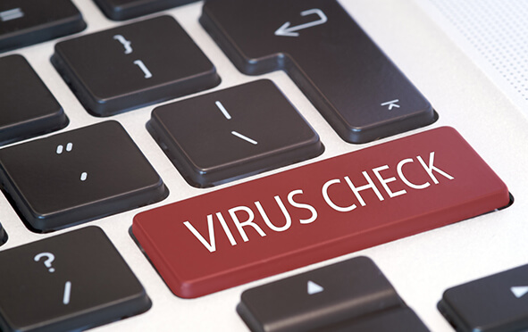 Tastatur mit einer zusätzlichen Taste, die Virus Checked anzeigt