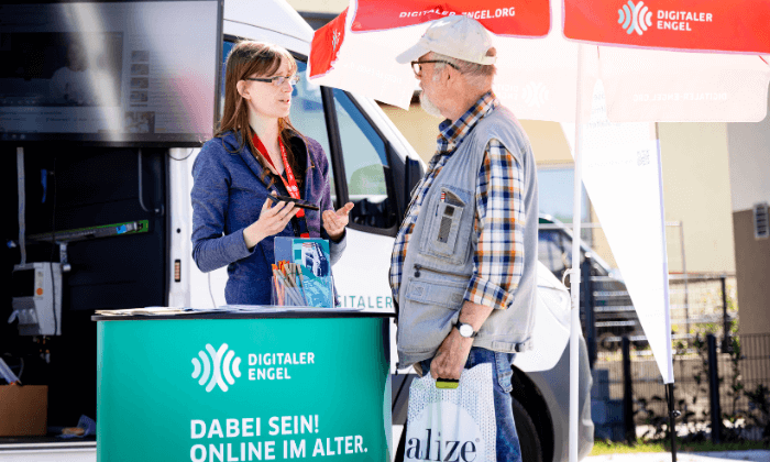 Das Infomobil "Digitaler Engel" ist deutschlandweit auf Tour und informiert Senioren über digitale Angebote aller Art.