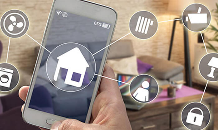 Smartphone als Steuerung von Smart Home Anwendungen und Geräten.
