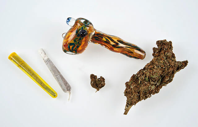 Cannabis konsumieren Joints, Glaspfeife, Marihuana, Haschisch