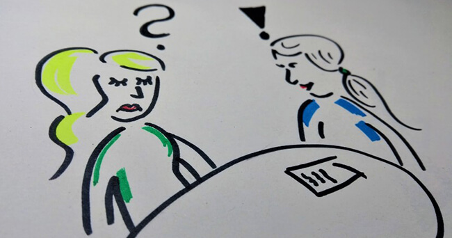 Illustration von zwei Frauen in einem Beratungsgespräch. Eine Frau wirkt fragend, die andere erklärt etwas mit einem Dokument vor sich.